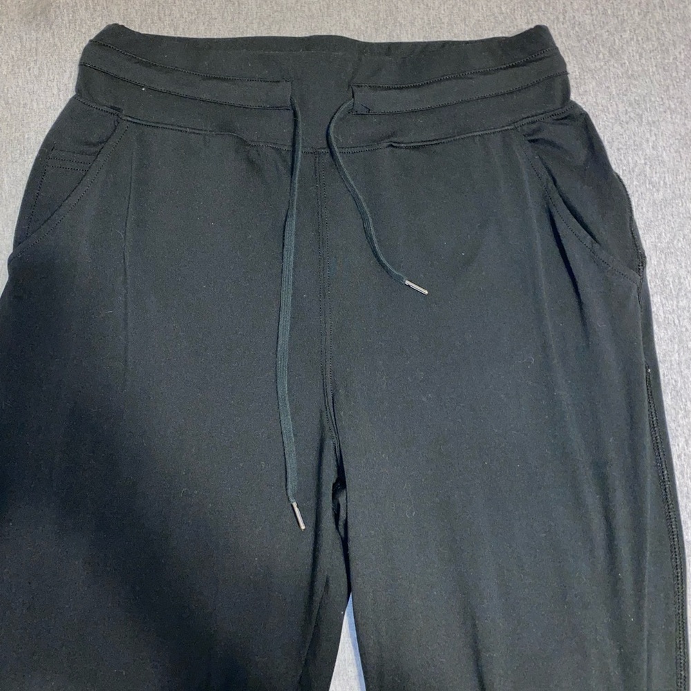 American Eagle slim joggers